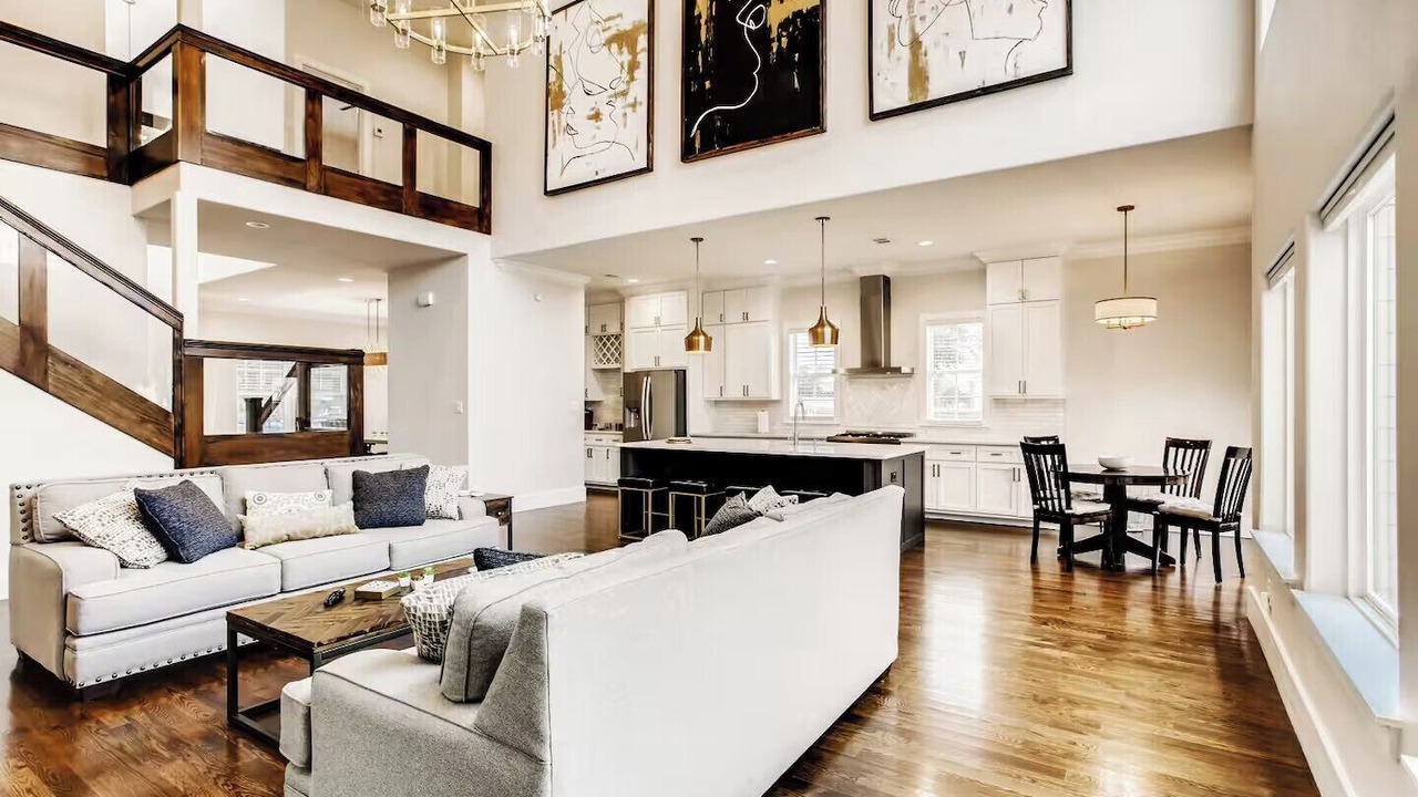 Photo of Livingroom in Peak's Suburban Addition