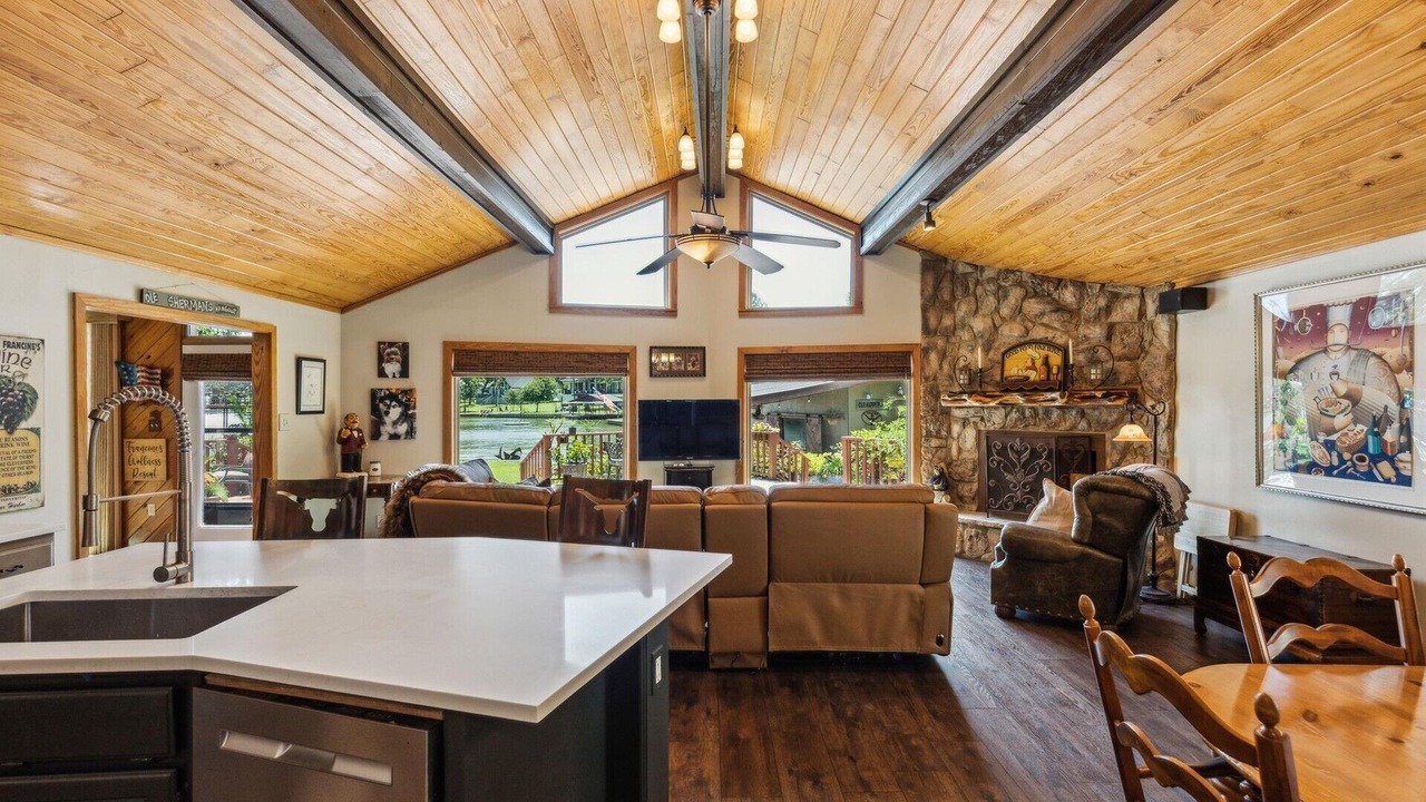 Photo of Livingroom in Star Harbor