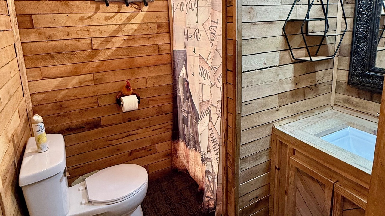 Photo of Bathroom in Hartshorn
