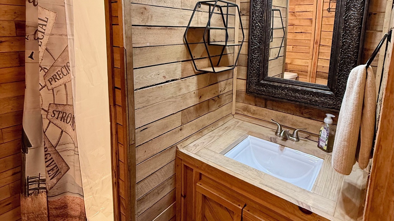 Photo of Bathroom in Hartshorn