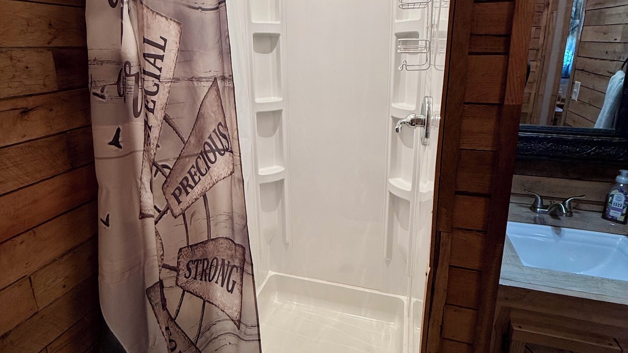 Photo of Bathroom in Hartshorn