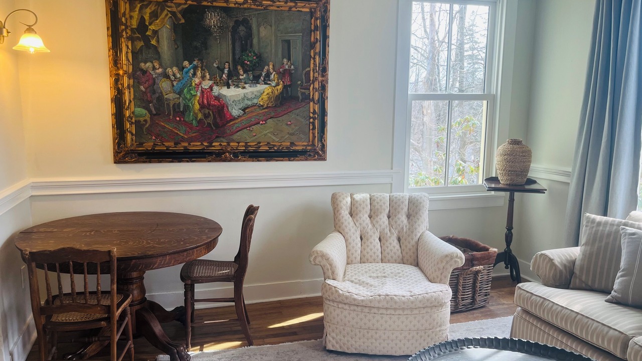 Photo of Livingroom in Litchfield Historic District
