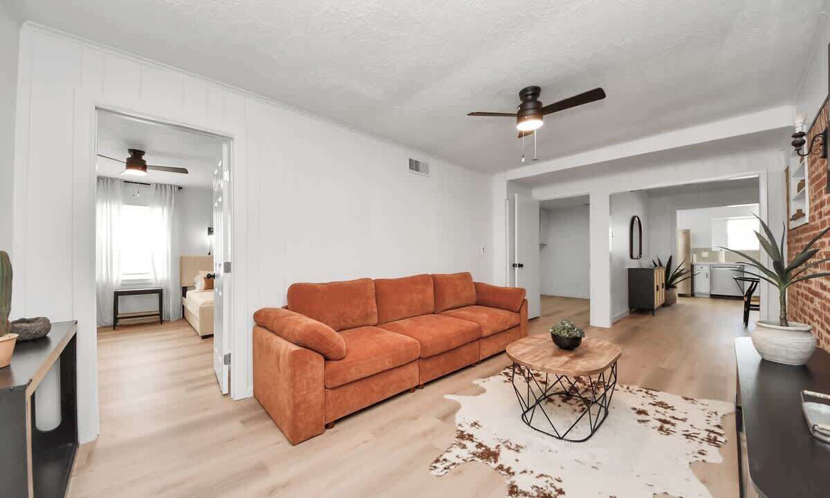 Photo of Livingroom in Southbelt/Ellington