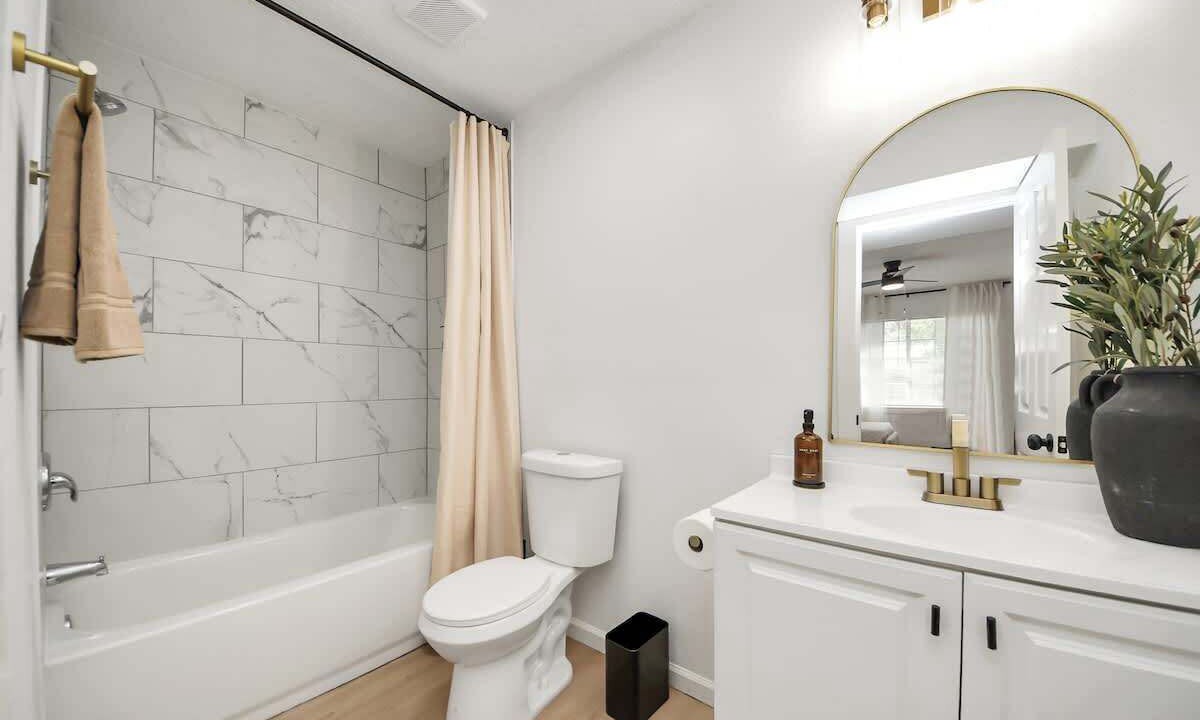 Photo of Bathroom in Southbelt/Ellington