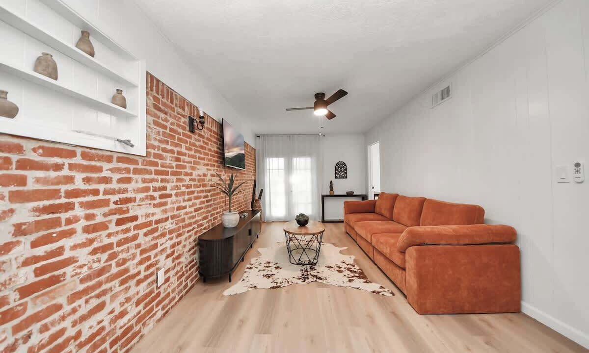 Photo of Livingroom in Southbelt/Ellington