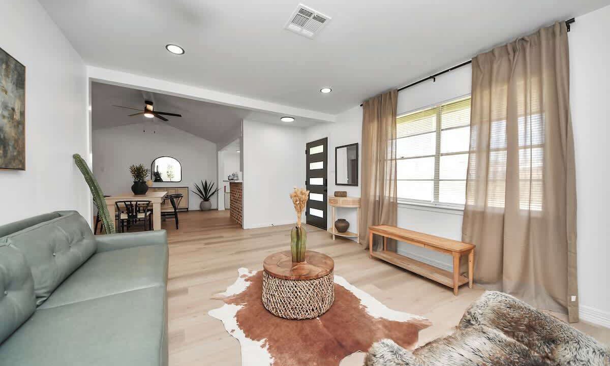 Photo of Livingroom in Southbelt/Ellington
