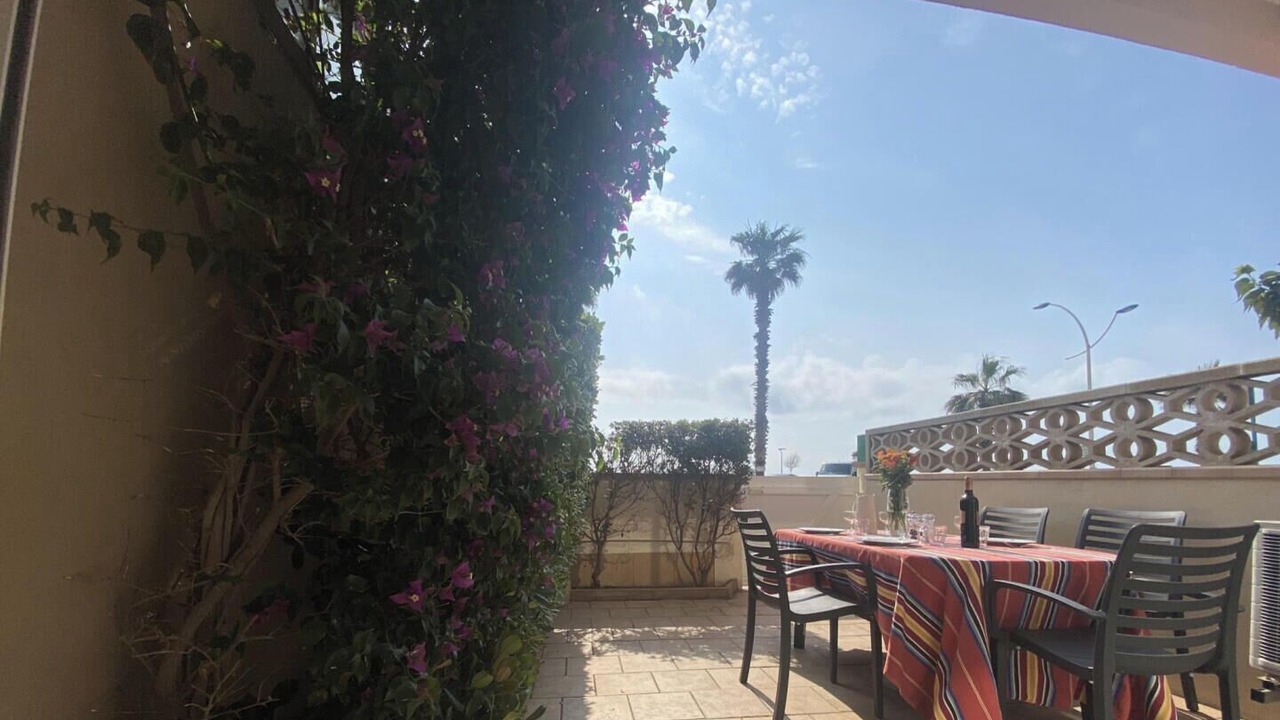 Photo of Outdoor in La Jetee