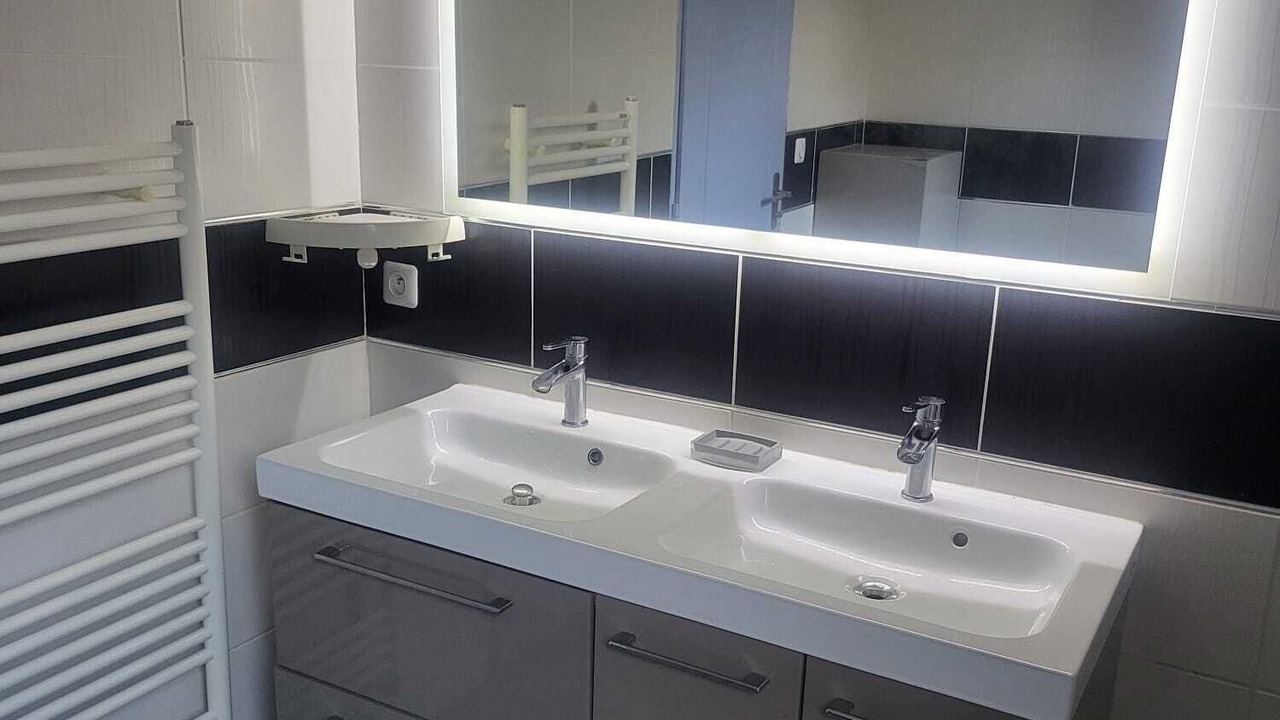 Photo of Bathroom in Quartier Saint-Clement - Jardin des Plantes