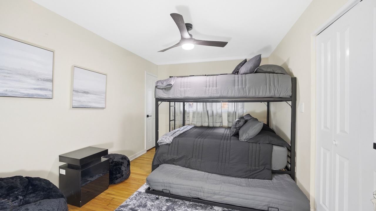 Photo of Bedroom in West Pullman