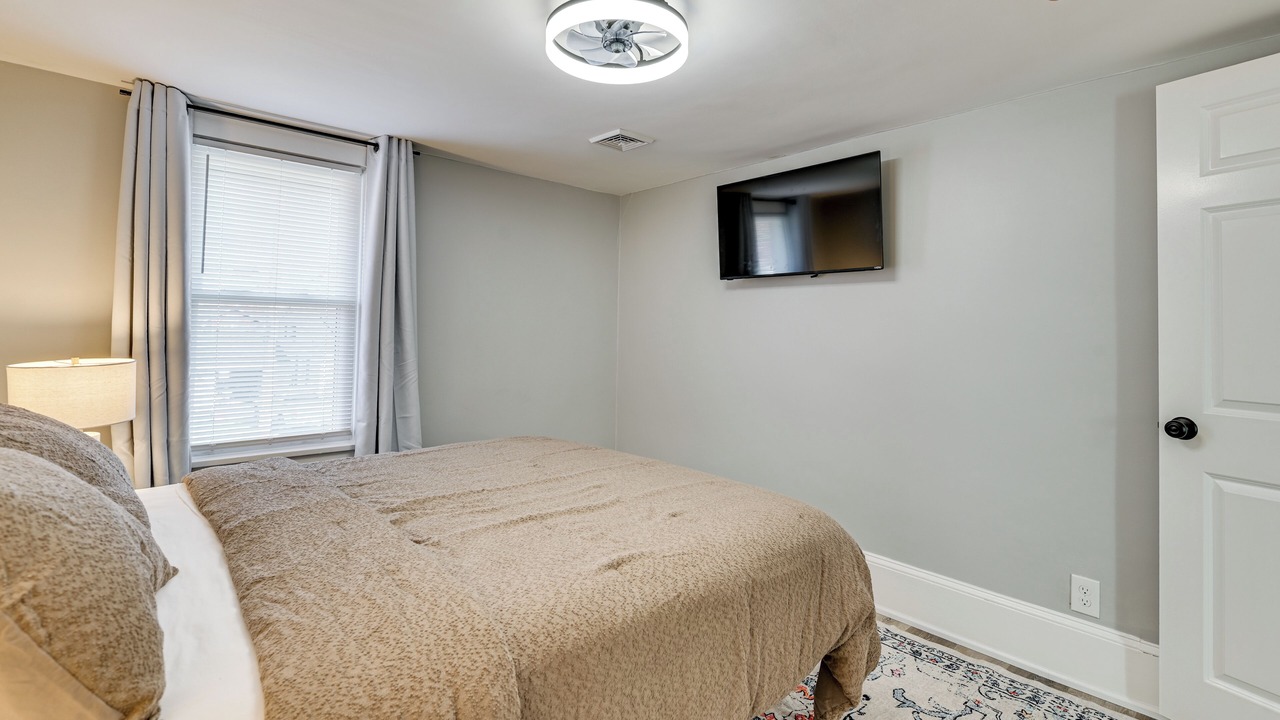 Photo of Bedroom in Lincoln Park
