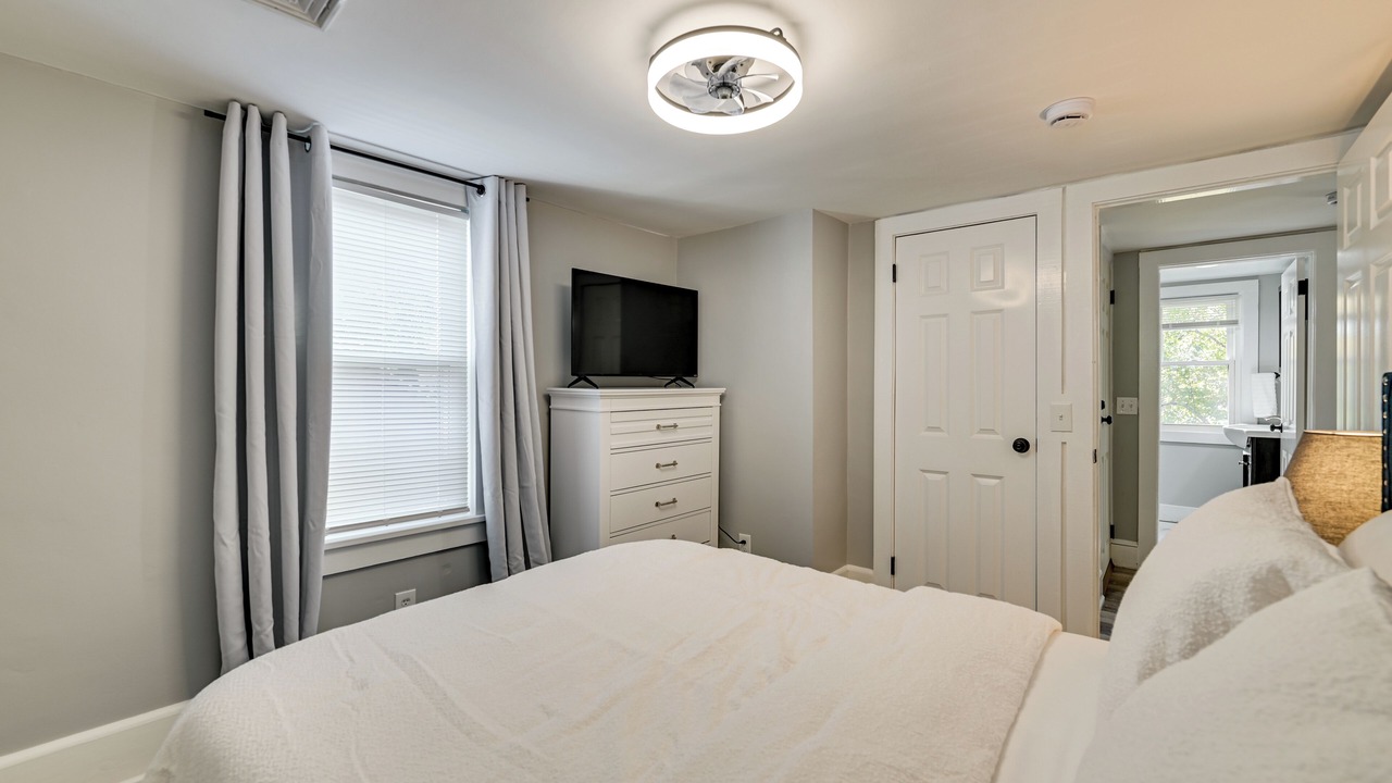 Photo of Bedroom in Lincoln Park