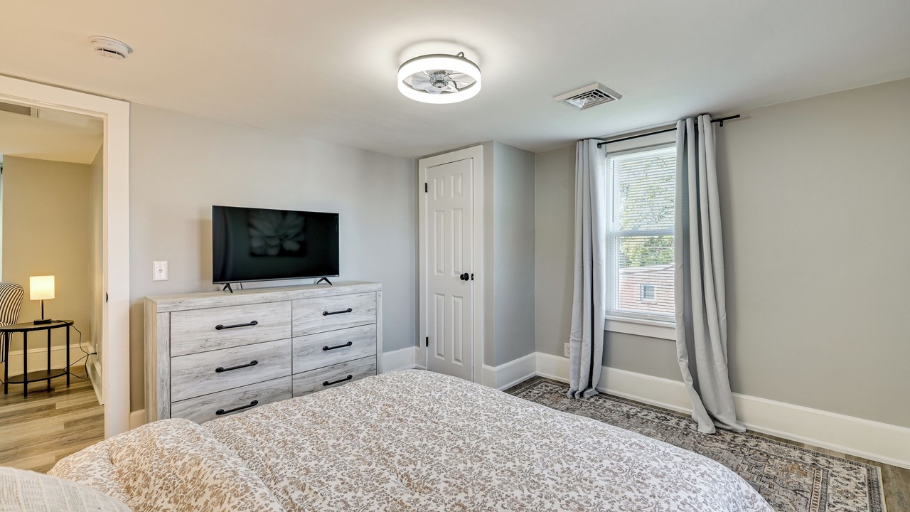 Photo of Bedroom in Lincoln Park