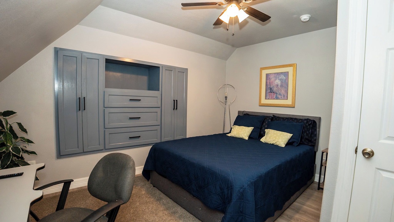 Photo of Bedroom in Iowa Colony