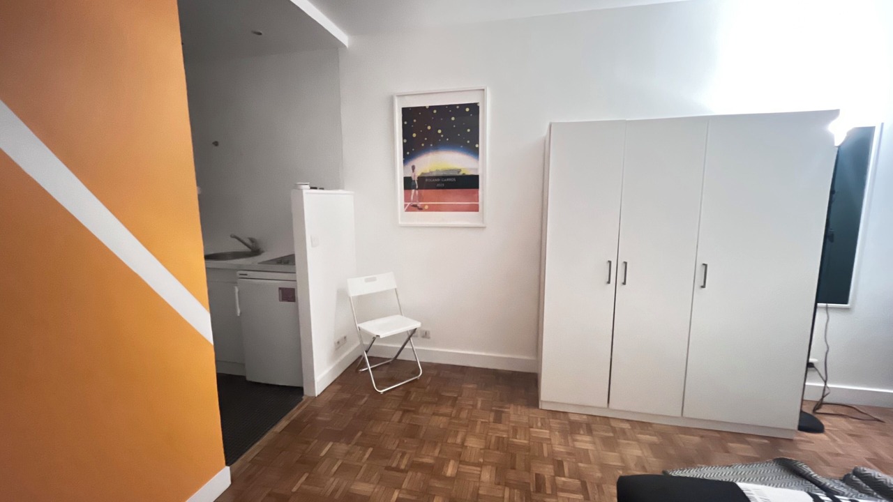 Photo of Bedroom in Republique–Point-du-Jour