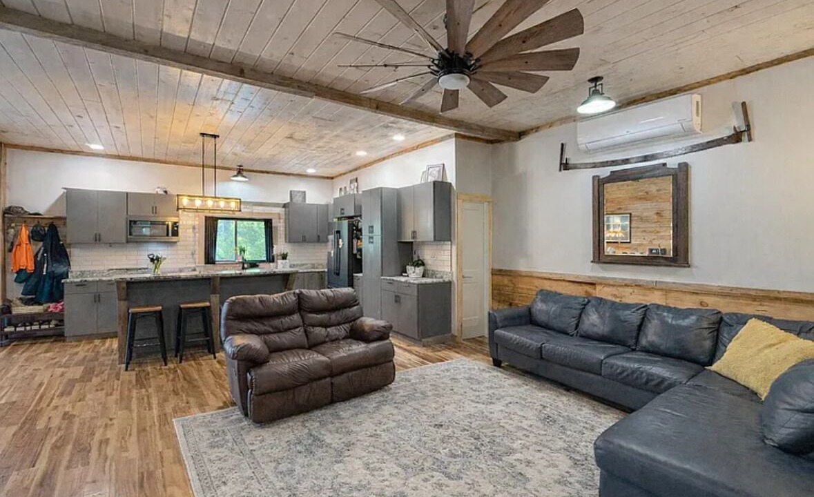 Photo of Livingroom in Surry