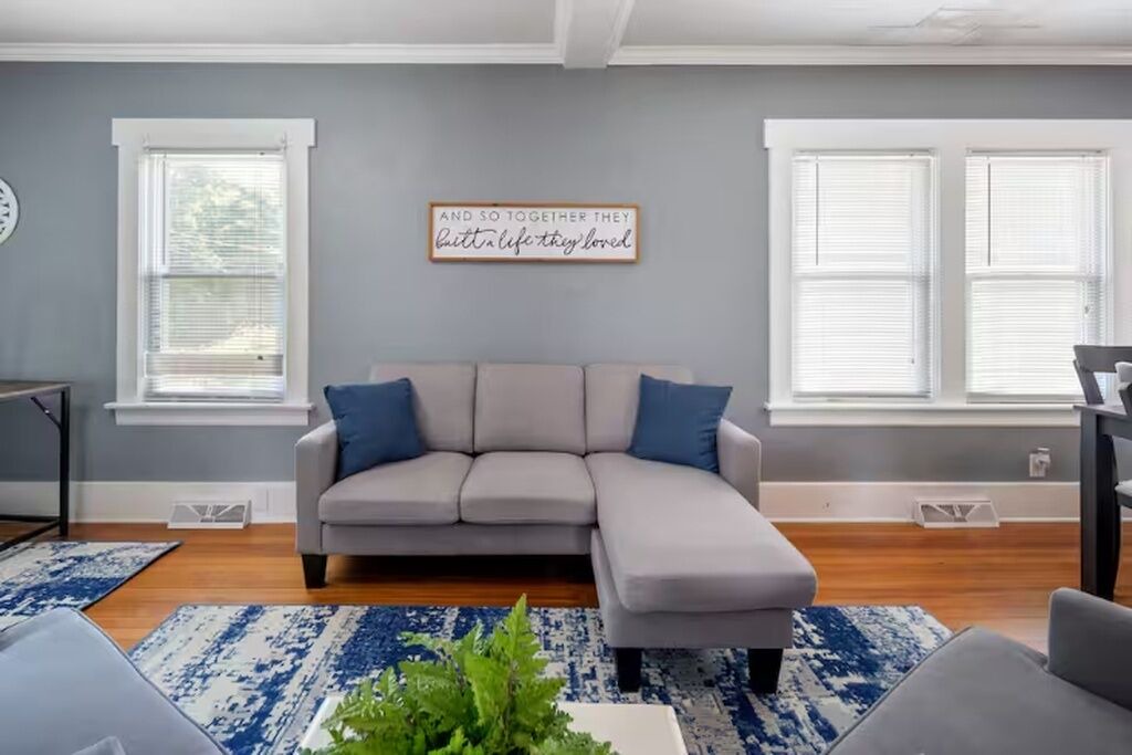 Photo of Livingroom in Newtonville