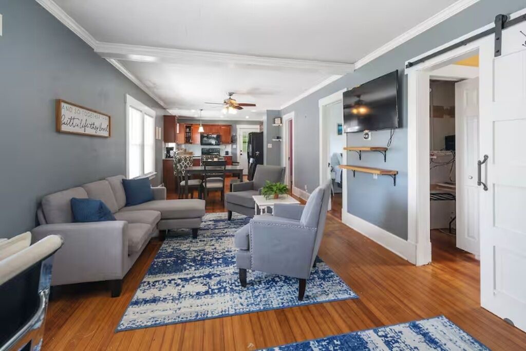 Photo of Livingroom in Newtonville