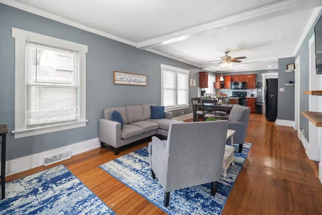 Photo of Livingroom in Newtonville