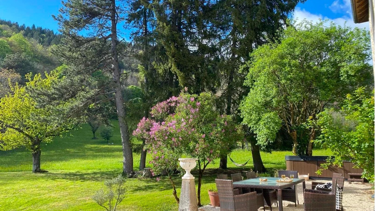 Photo of Outdoor in Montanges