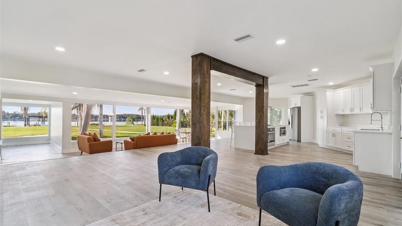 Photo of Livingroom in Pine Castle