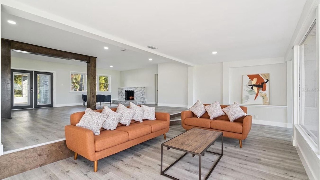 Photo of Livingroom in Pine Castle