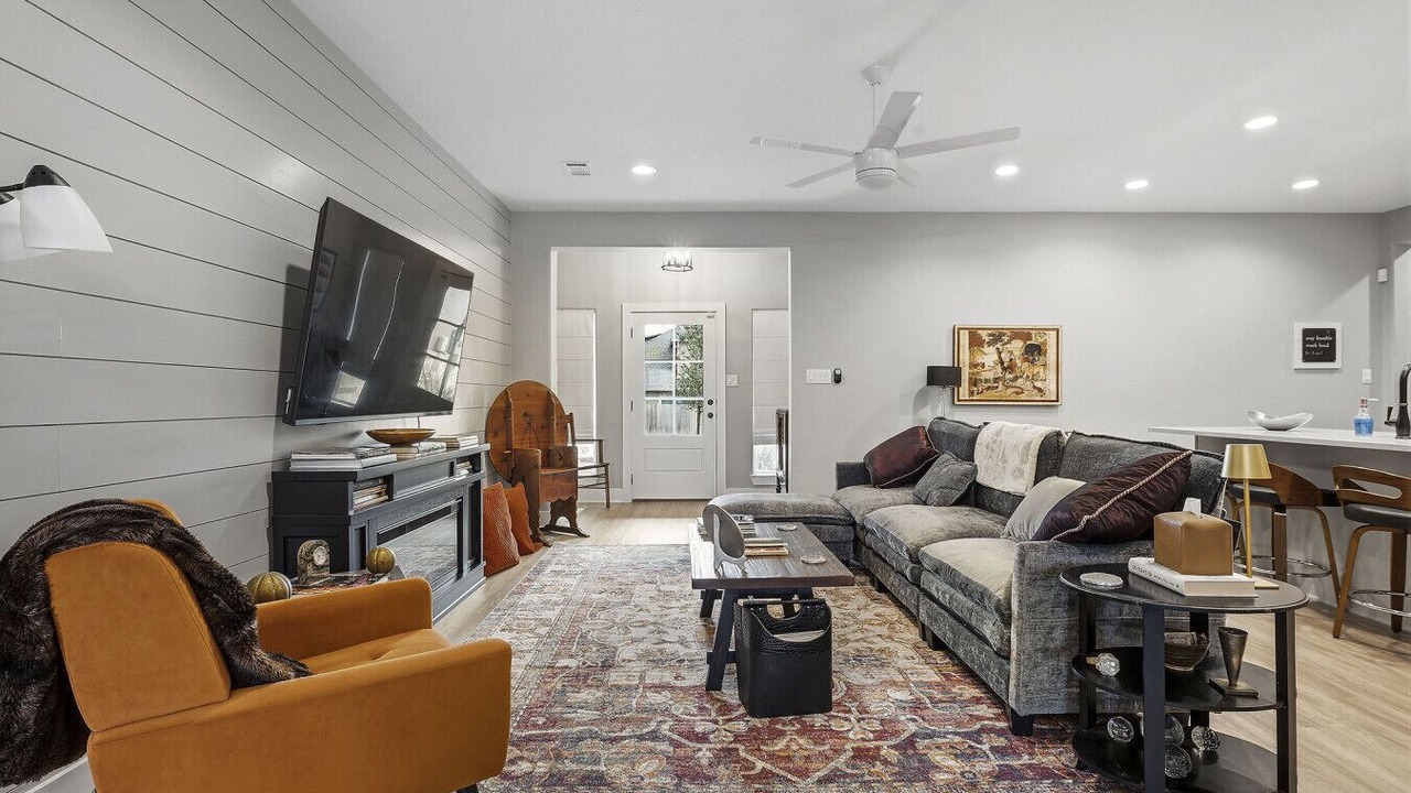 Photo of Livingroom in College Station