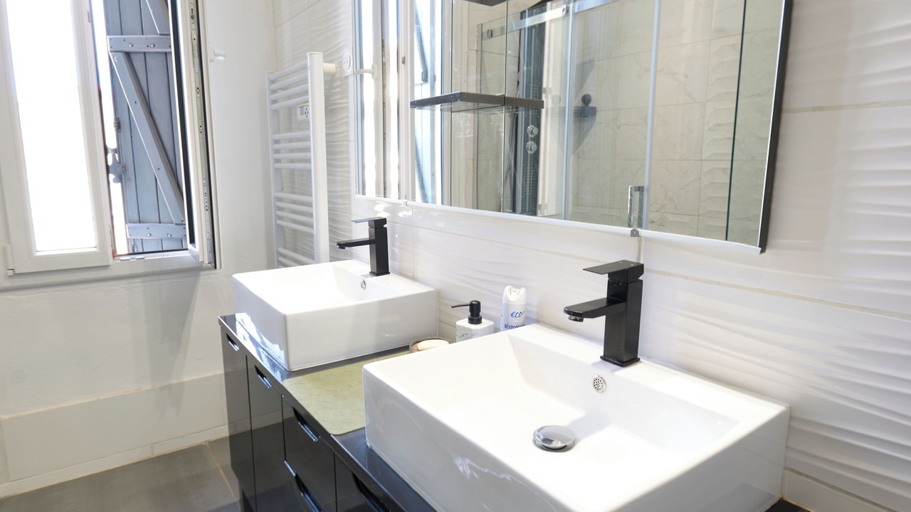 Photo of Bathroom in Saint-Salvayre