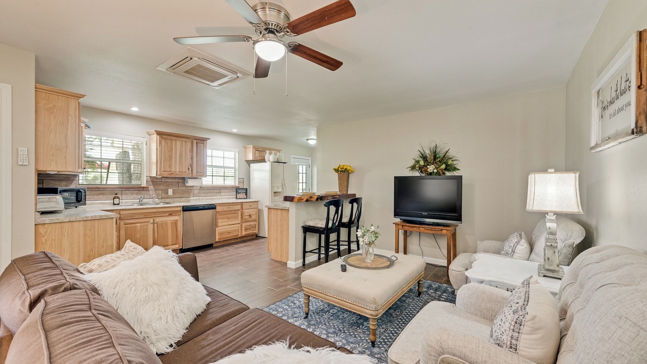 Photo of Livingroom in Wills Point