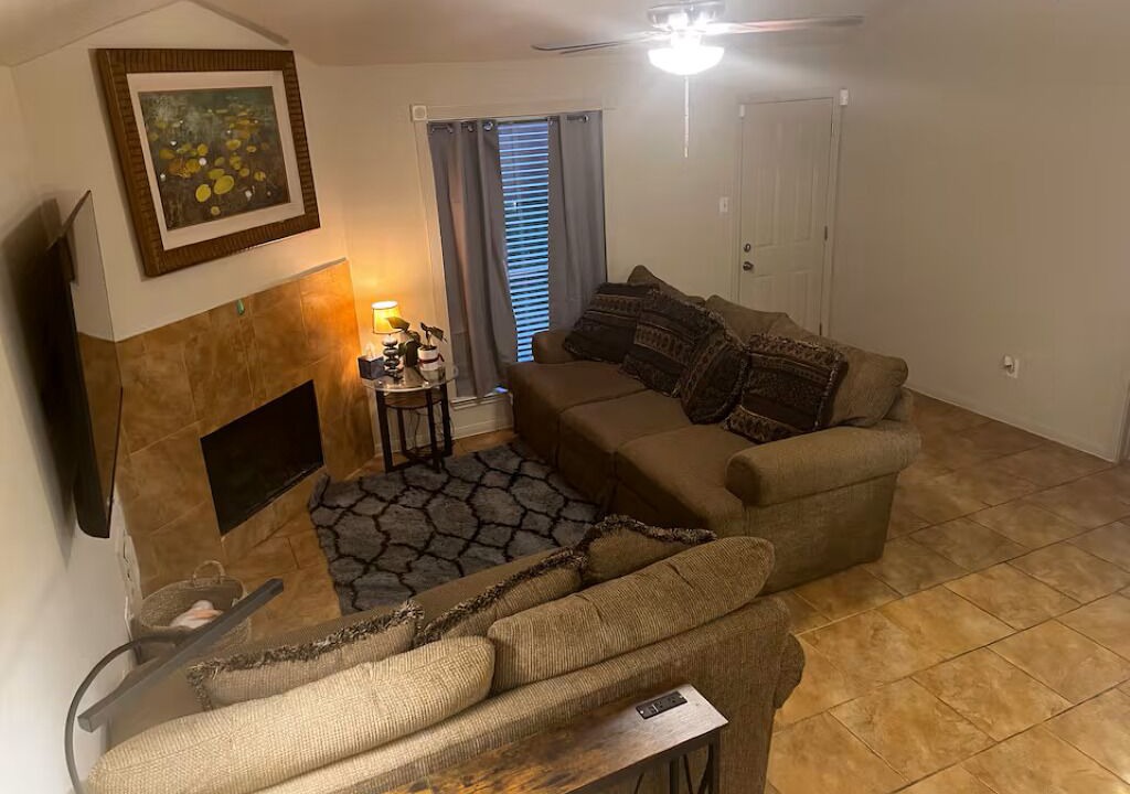 Photo of Livingroom in Channelview