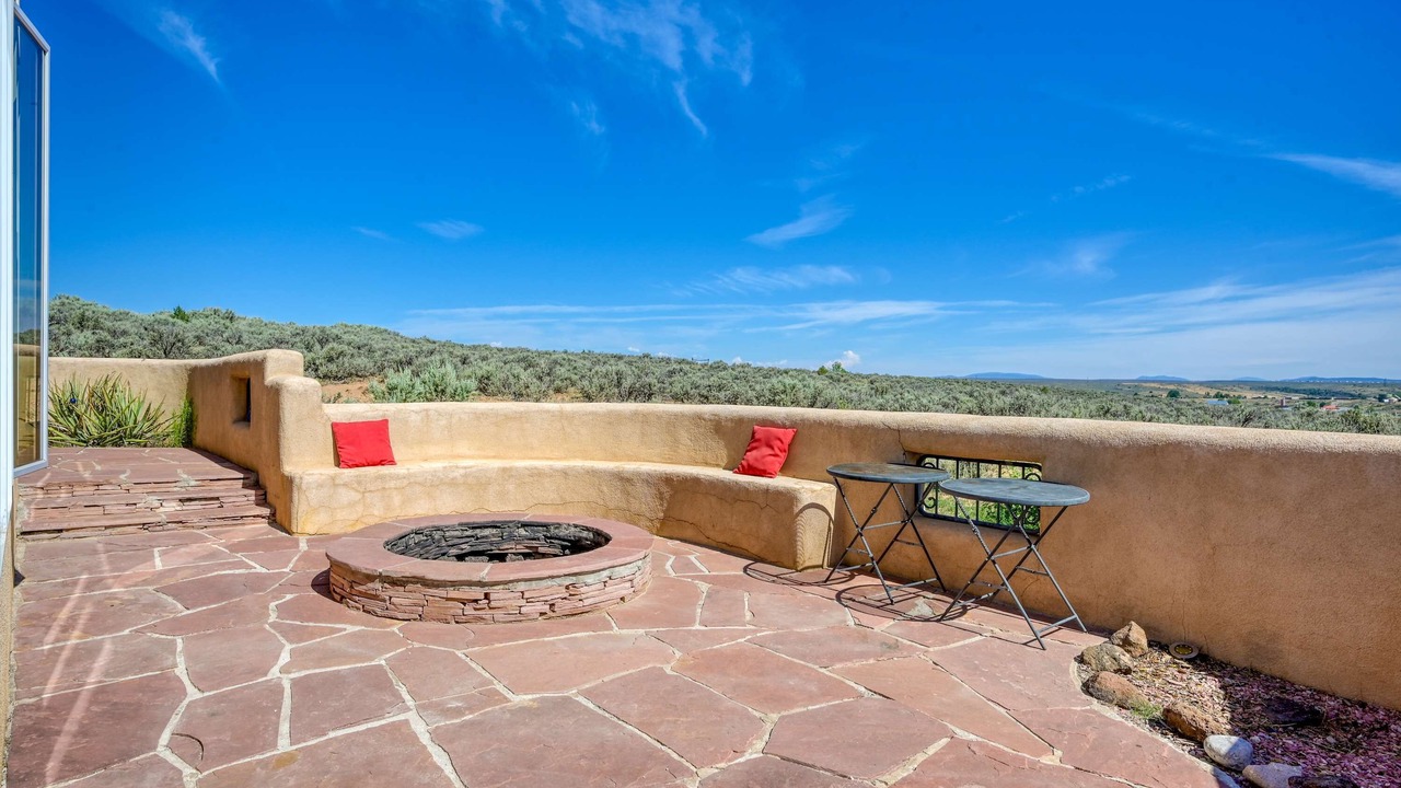 Photo of Patio Balcony in Ranchos De Taos