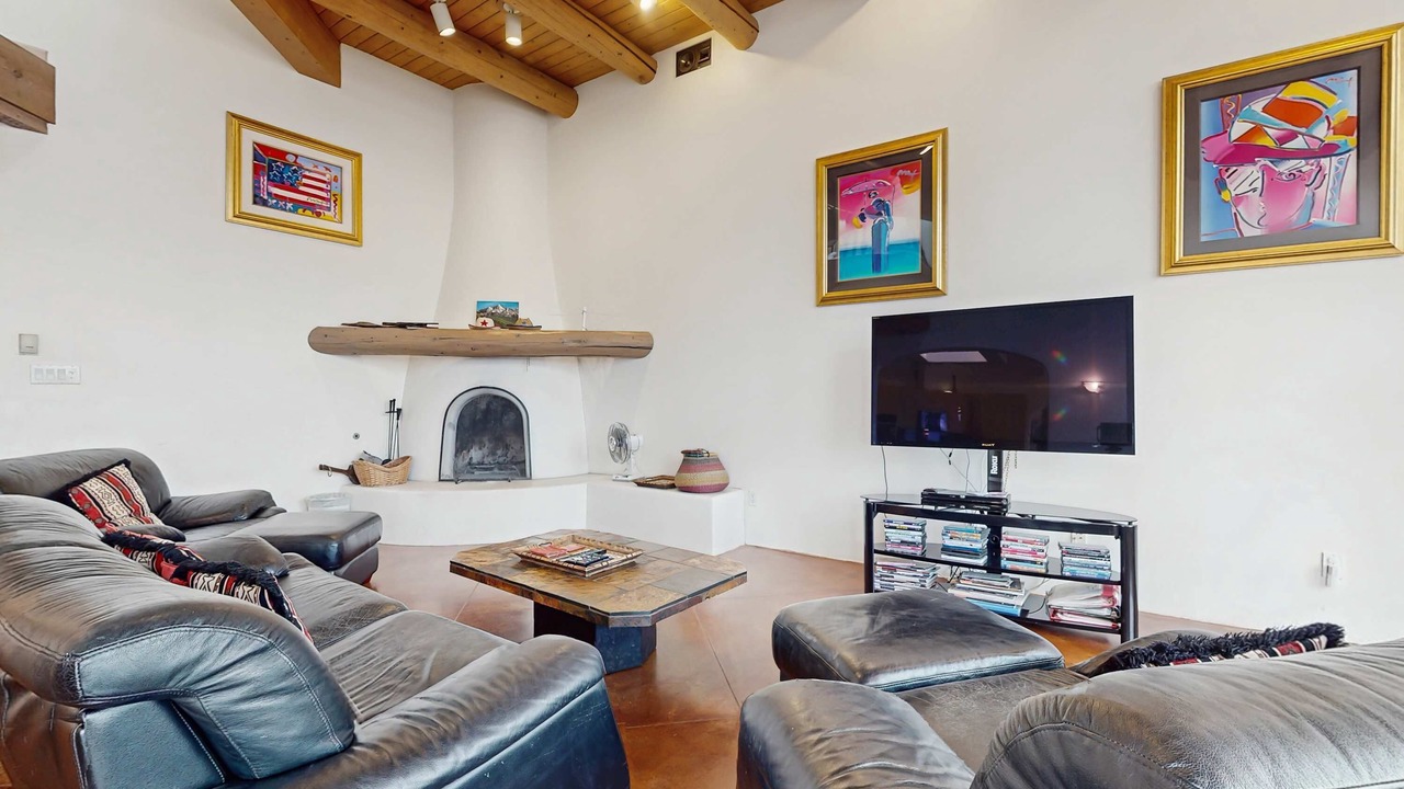 Photo of Livingroom in Ranchos De Taos
