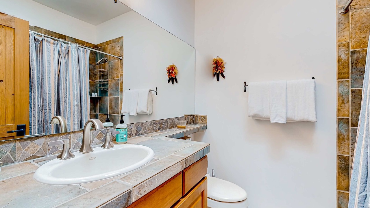 Photo of Bathroom in Canoncito
