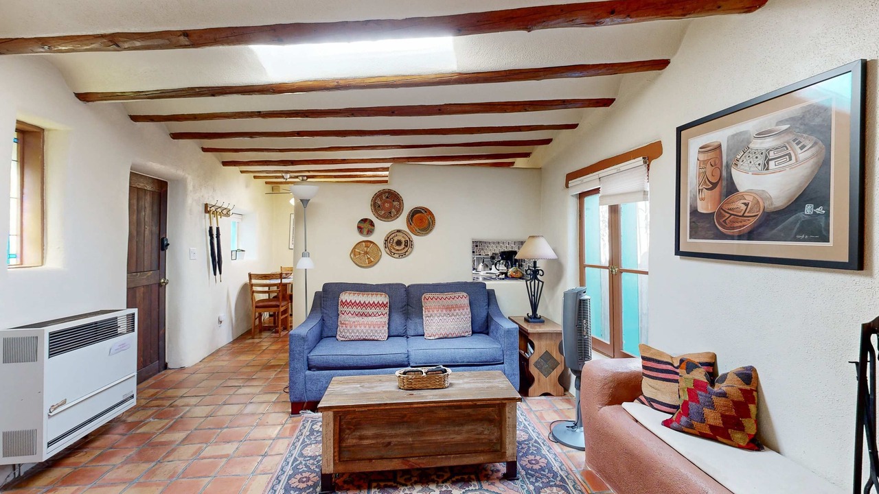 Photo of Livingroom in Historic Eastside