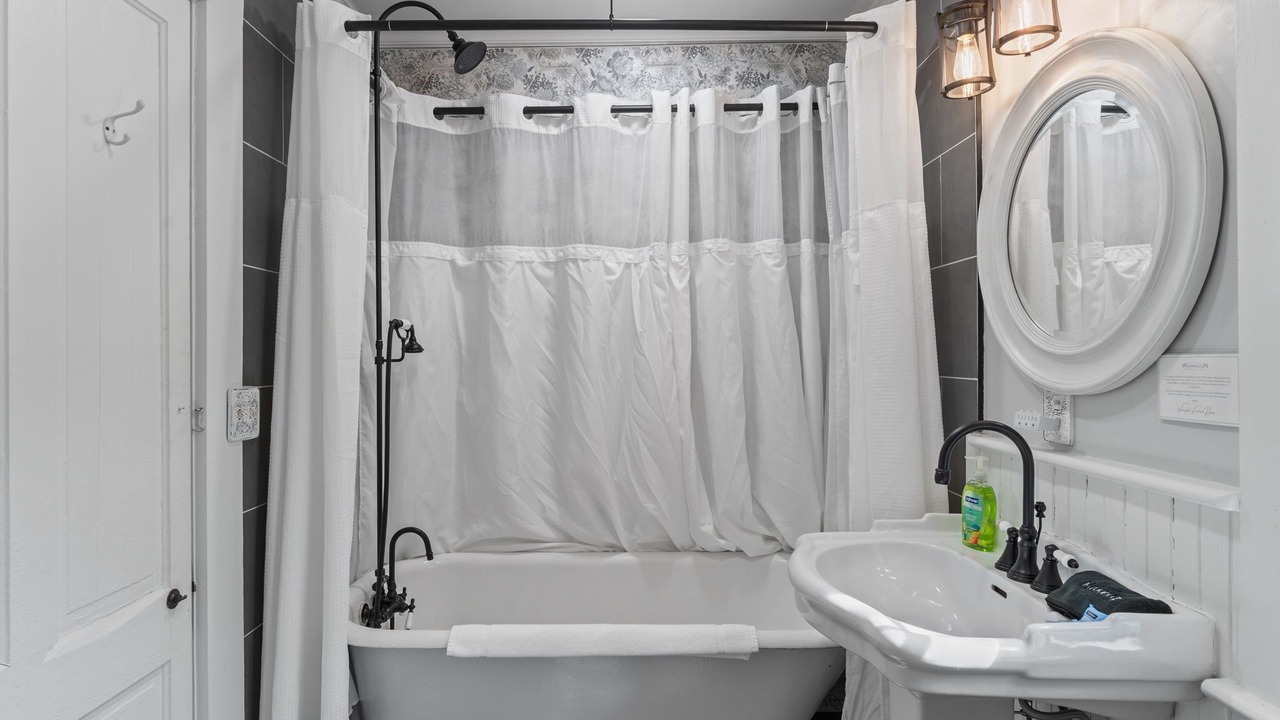 Photo of Bathroom in Wilmington Historic District