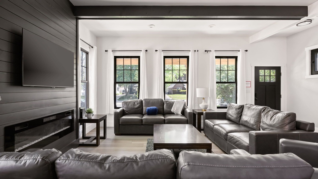 Photo of Livingroom in Meridian-Kessler