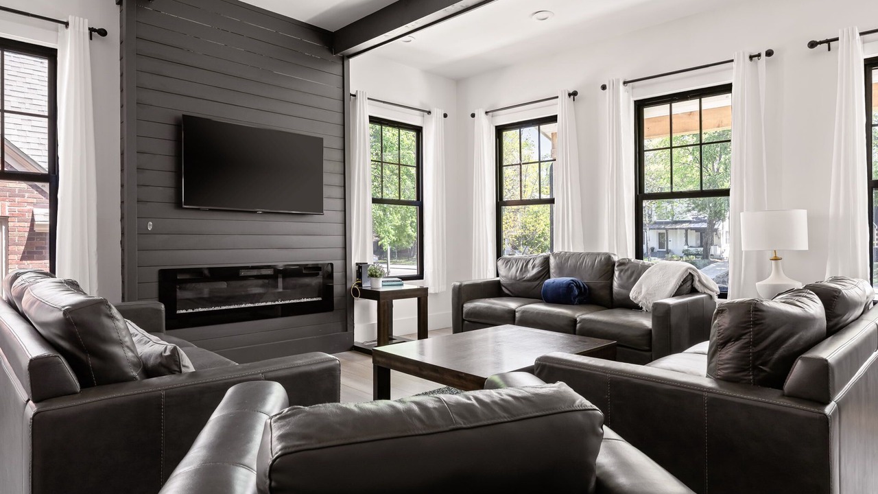 Photo of Livingroom in Meridian-Kessler