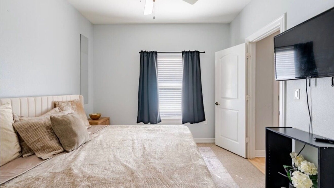 Photo of Bedroom in Midtown