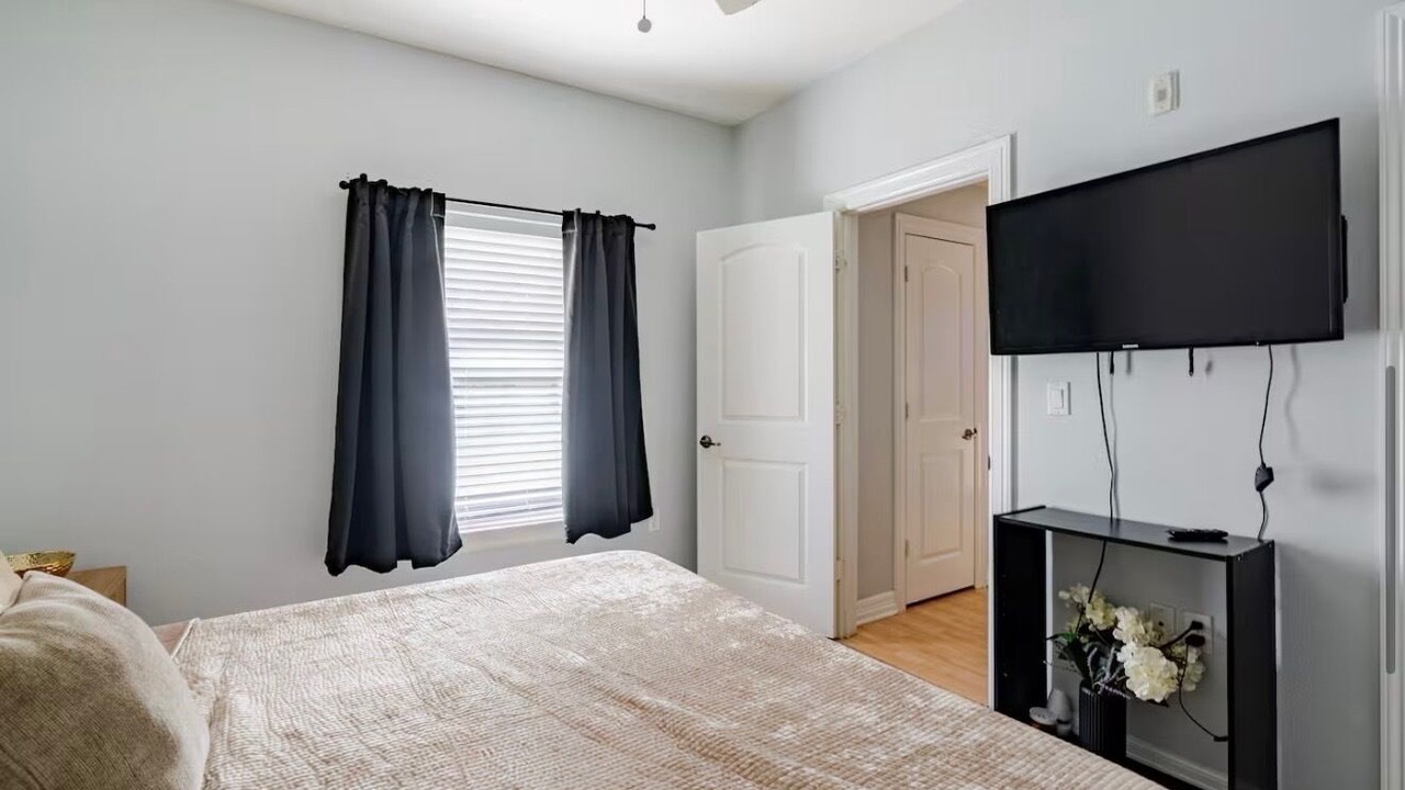 Photo of Bedroom in Midtown