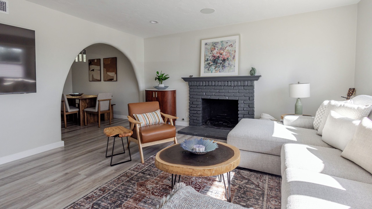 Photo of Livingroom in Canoga Park
