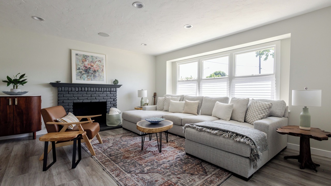 Photo of Livingroom in Canoga Park