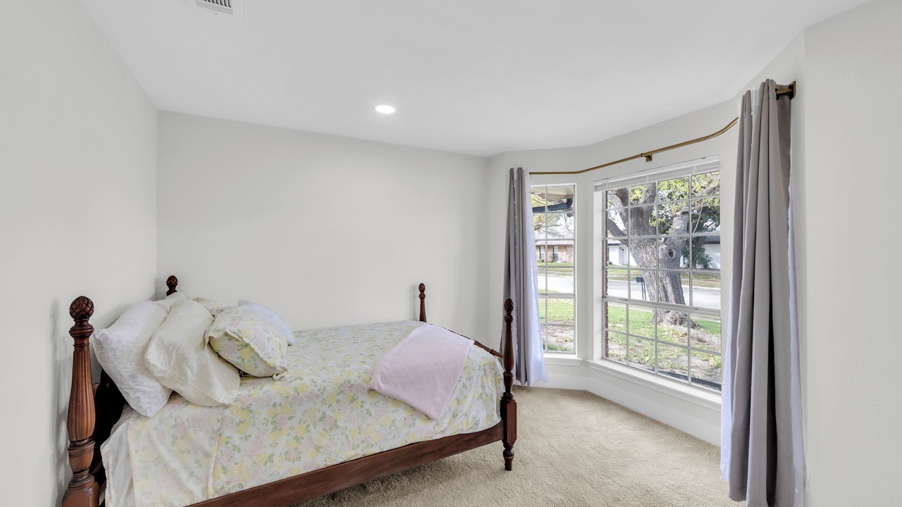 Photo of Bedroom in Garland