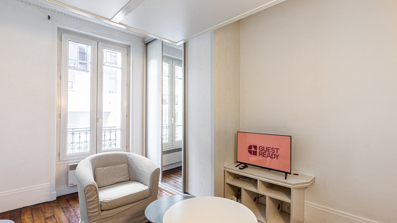 Photo of Livingroom in Republique–Point-du-Jour