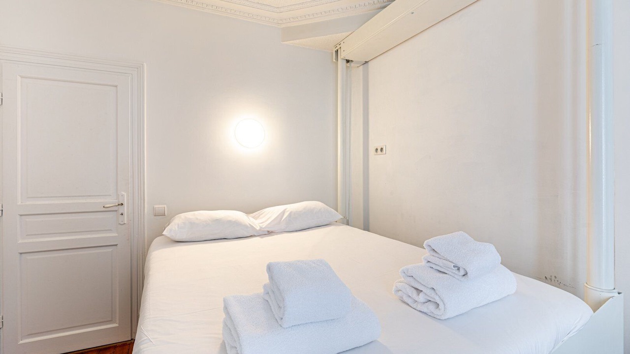 Photo of Bedroom in Republique–Point-du-Jour