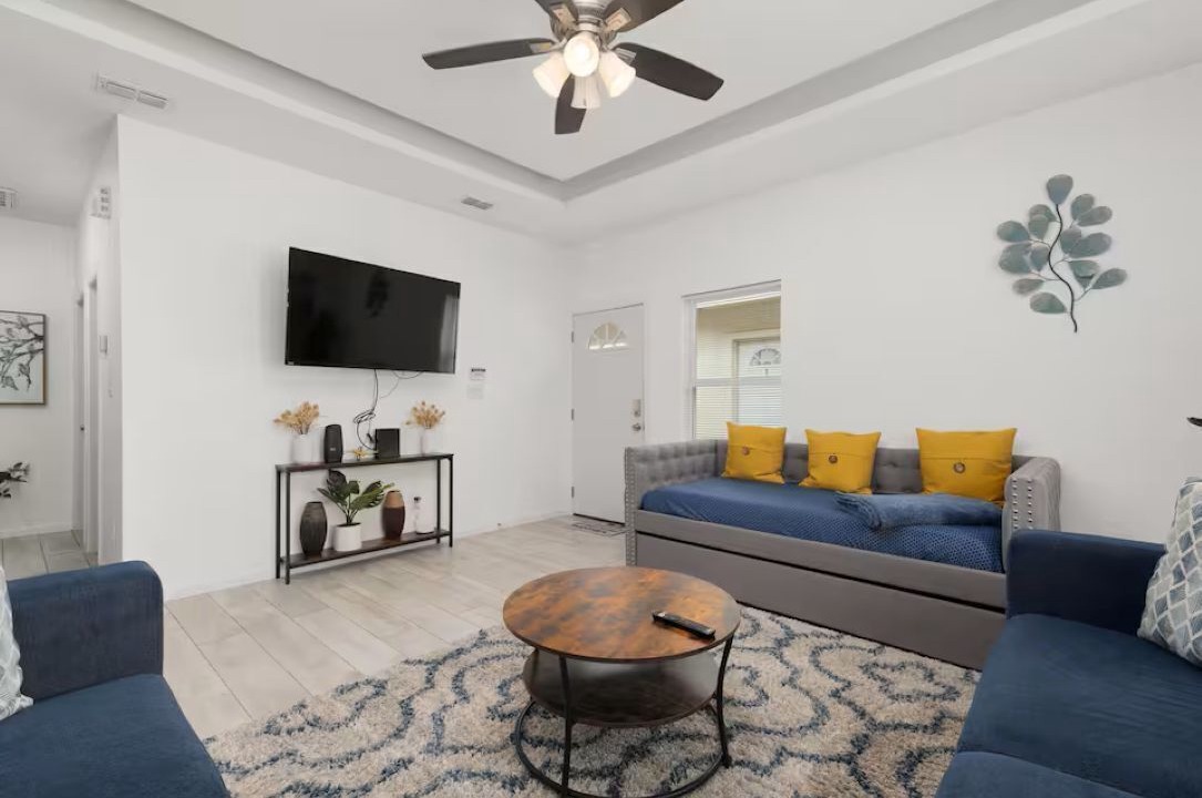 Photo of Livingroom in Edinburg