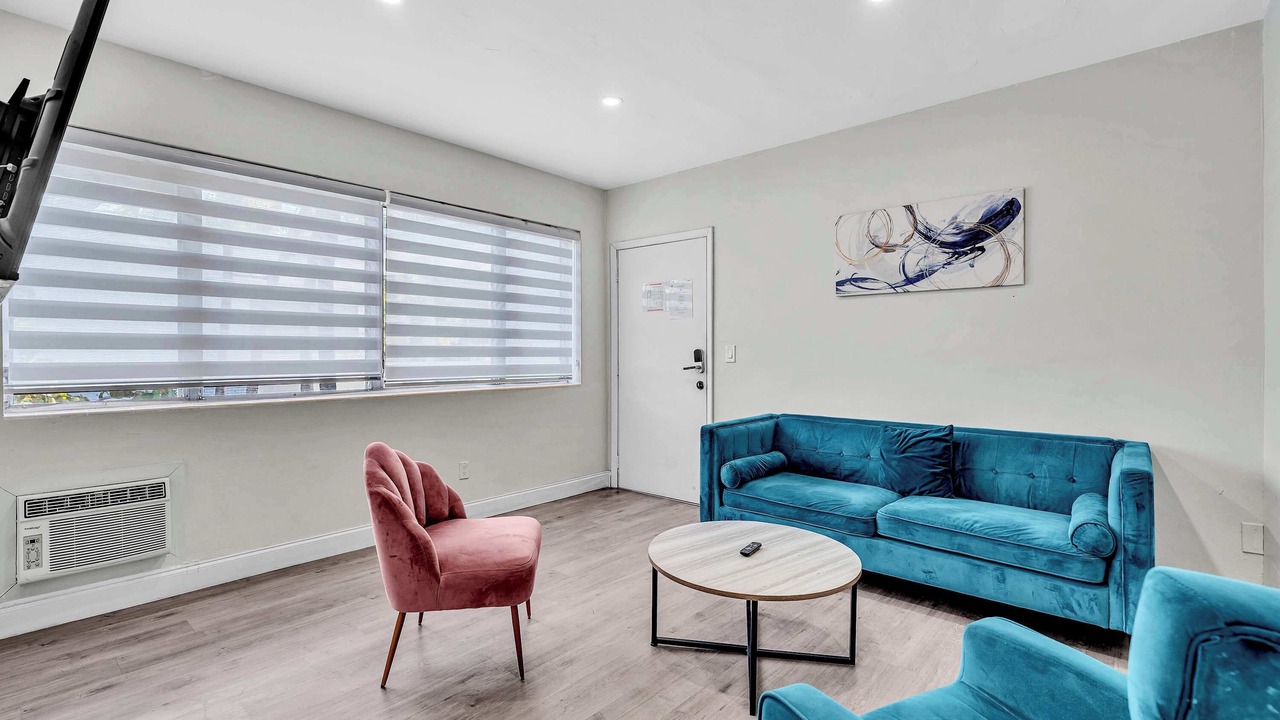 Photo of Livingroom in Bay Harbor Islands