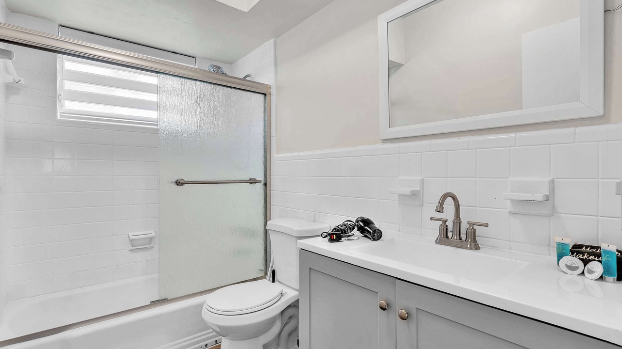 Photo of Bathroom in Bay Harbor Islands