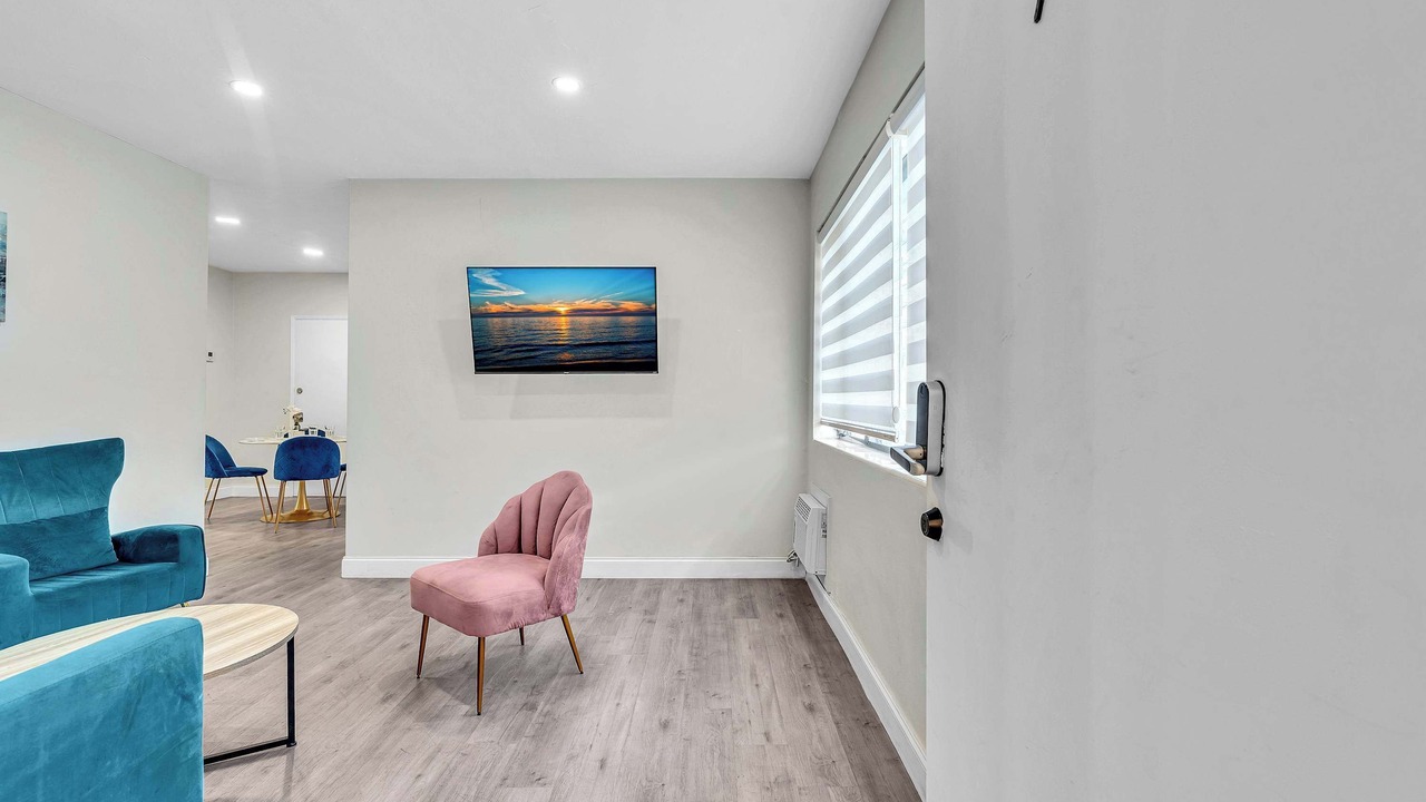 Photo of Livingroom in Bay Harbor Islands