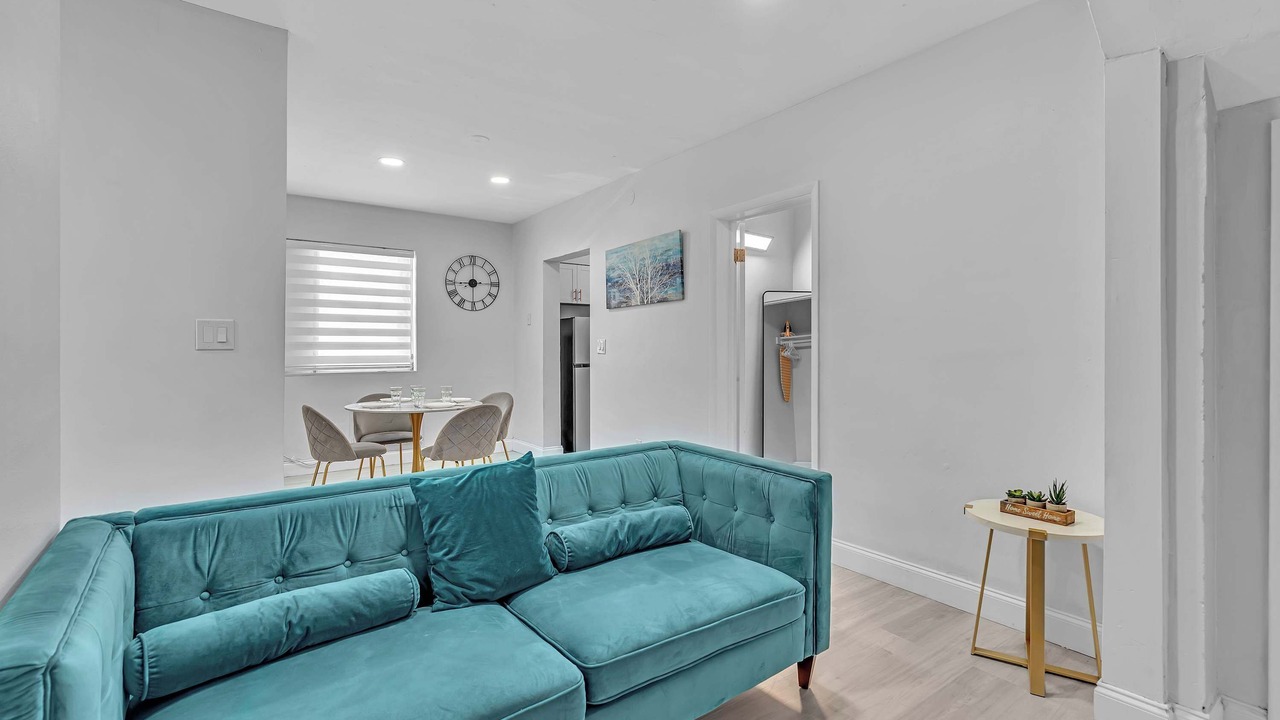Photo of Livingroom in Bay Harbor Islands