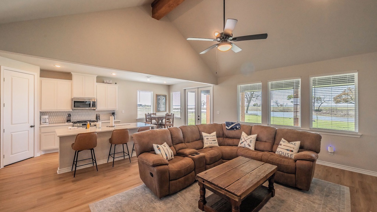 Photo of Livingroom in Eureka