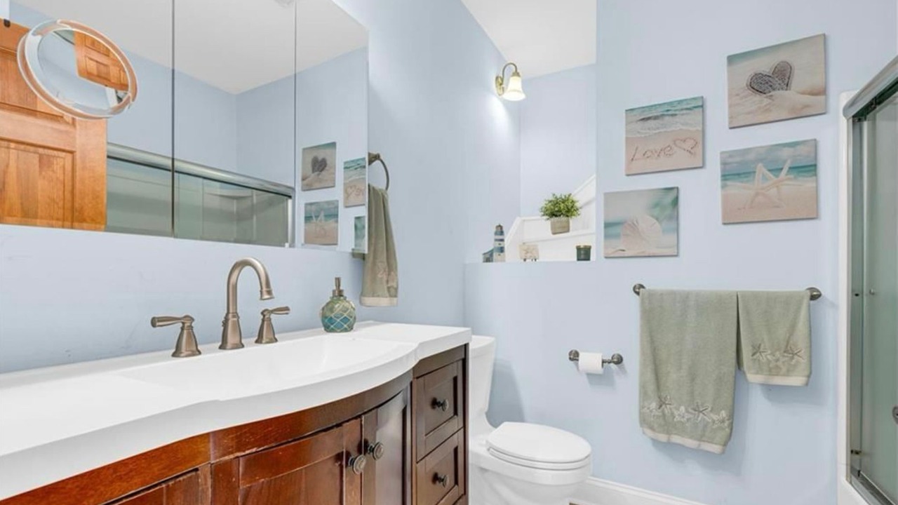 Photo of Bathroom in Wall
